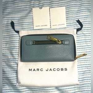 MARC JACOBS Gotham Long Travel Wallet in Color Dolphin Blue